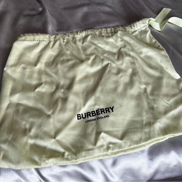 Burberry Small Quilted Lambskin in Marsh Green - Picture 8 of 8